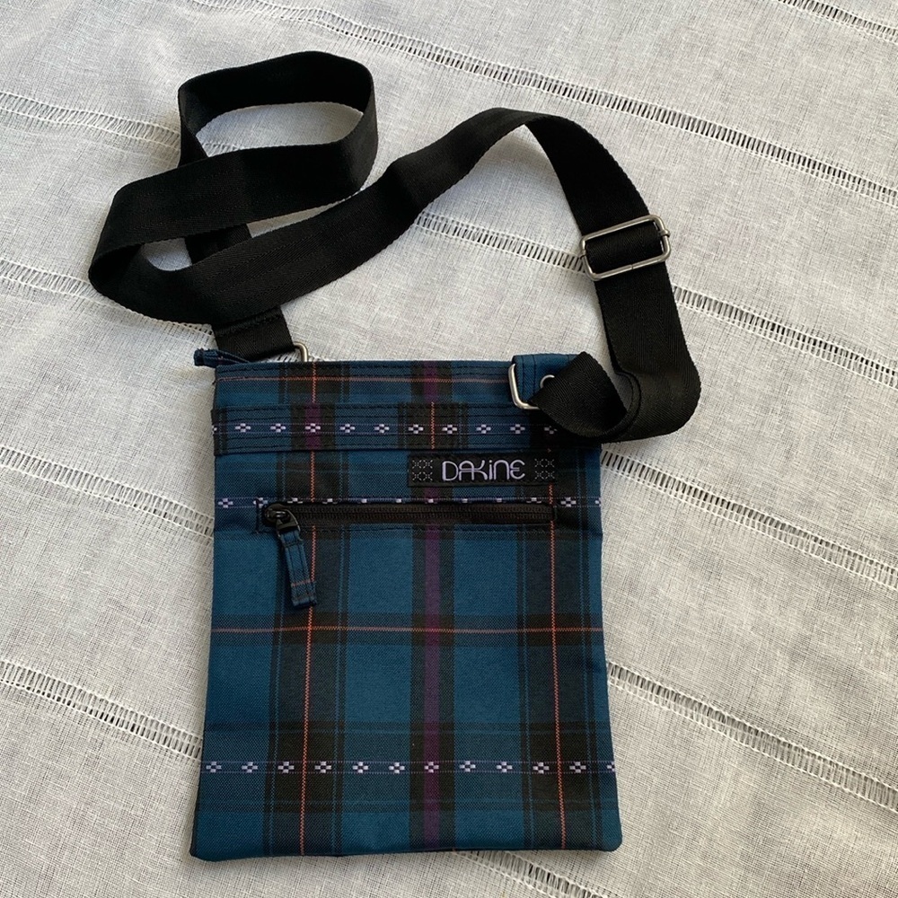 Dakine NWOT plaid crossbody bag.